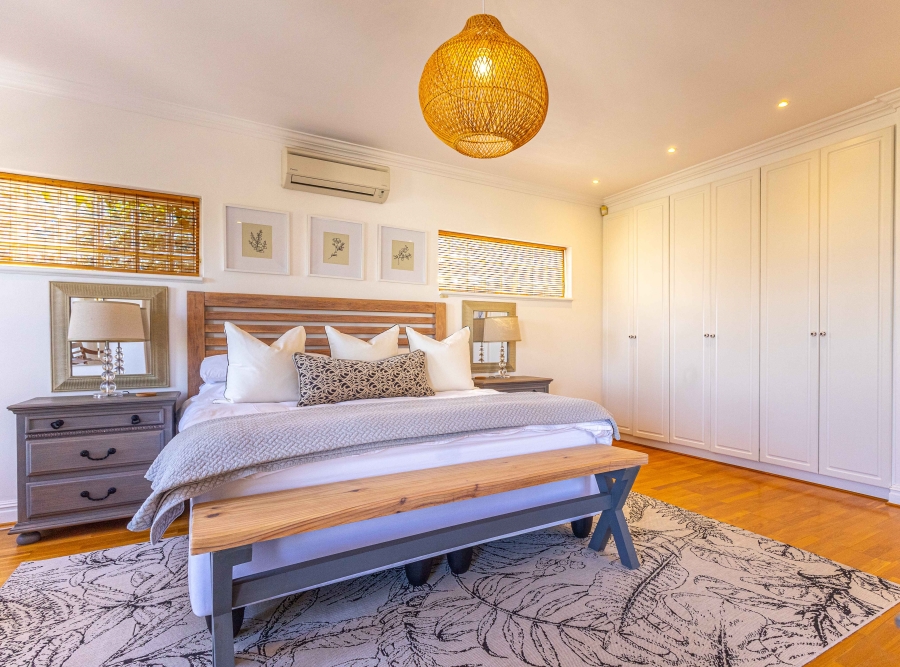 3 Bedroom Property for Sale in Sea Point Western Cape